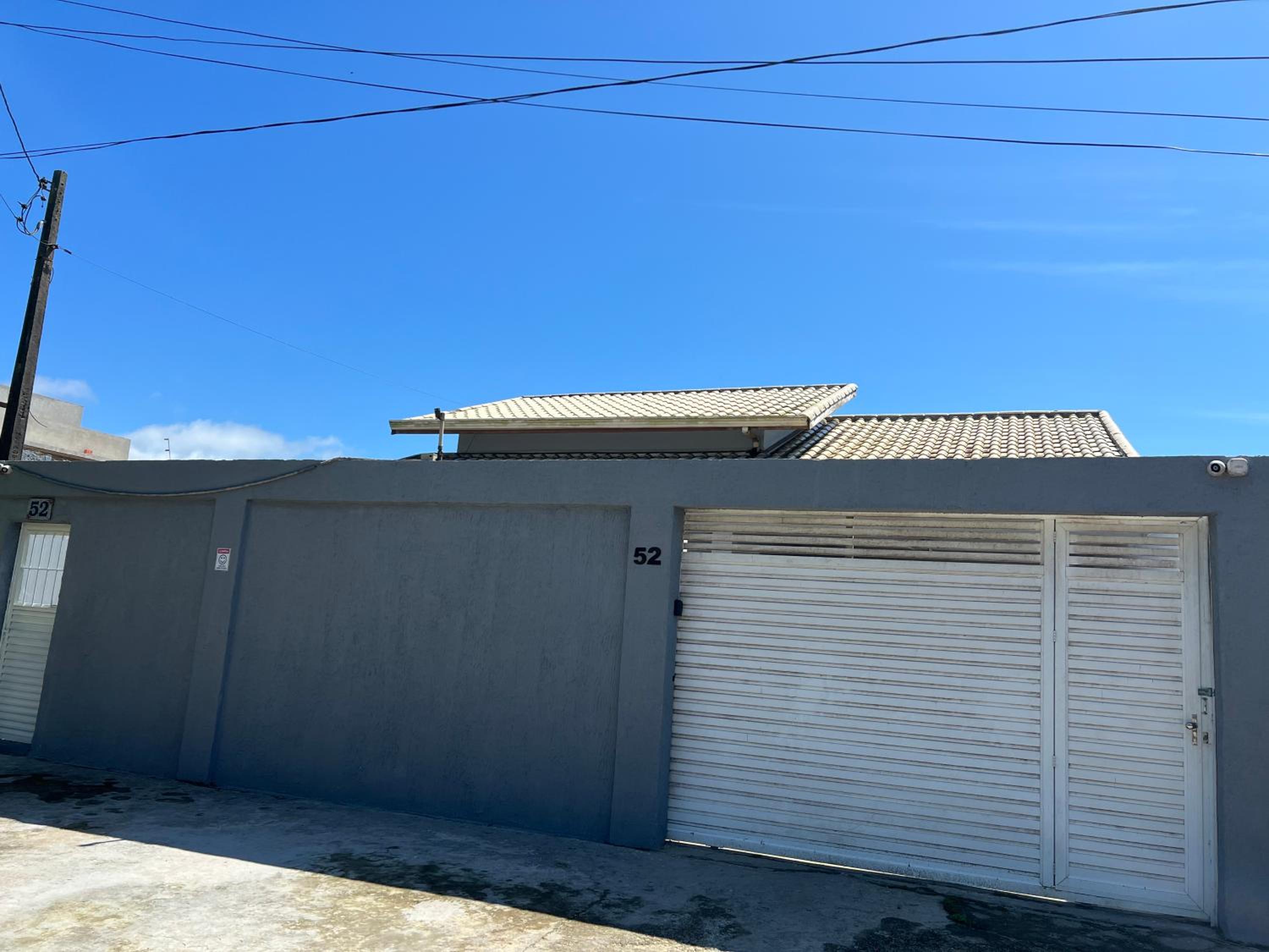 Casa grande pé na areia Peruibe