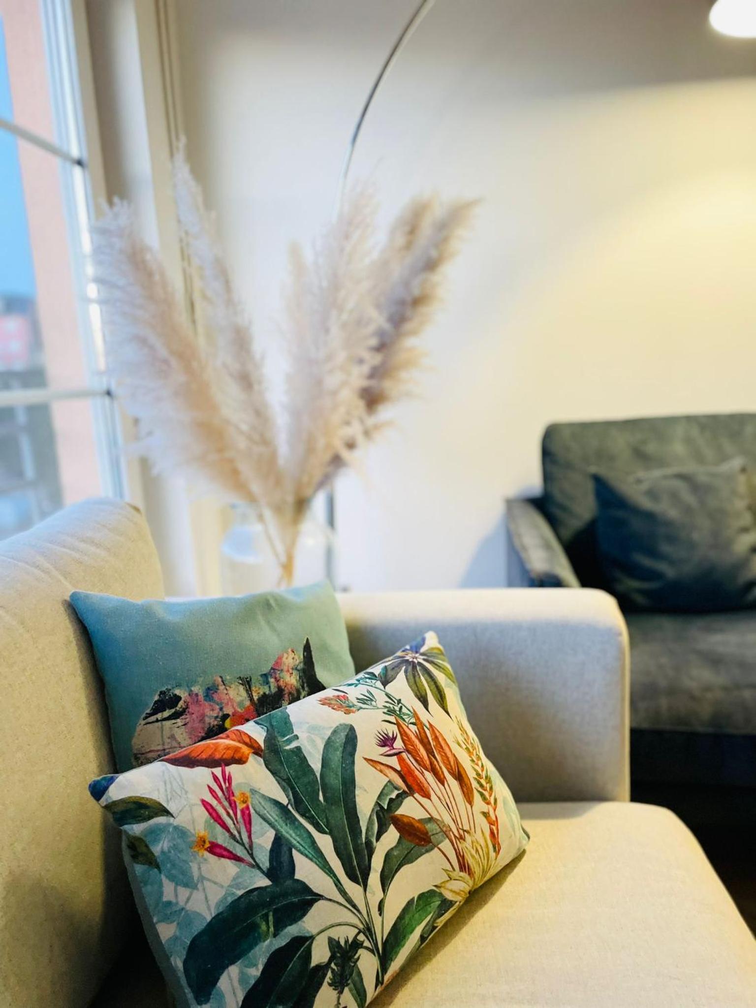Large 2 bedrooms flat with terrace and oarking view 5