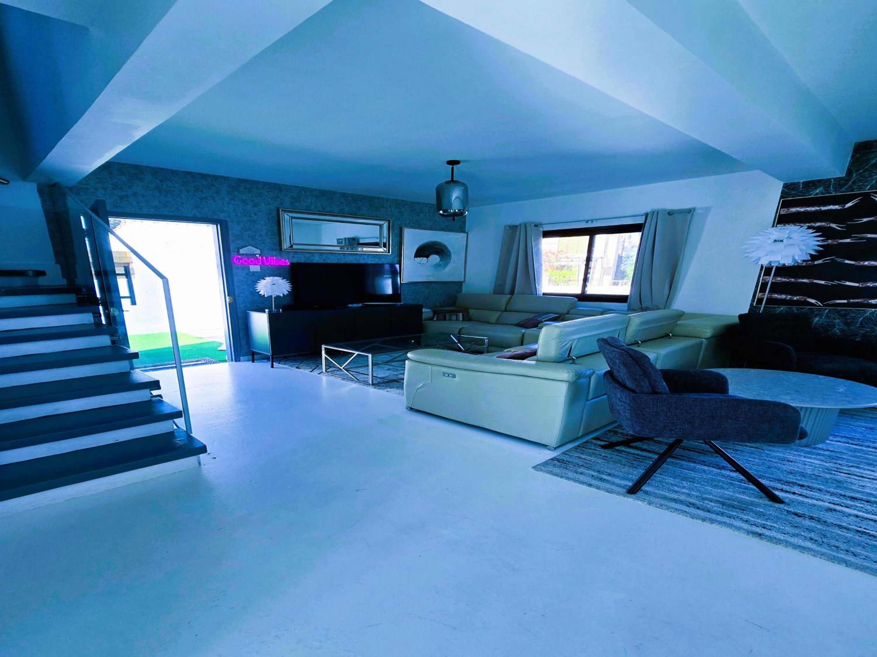 3 Bedroom Villa, private pool, hot tub