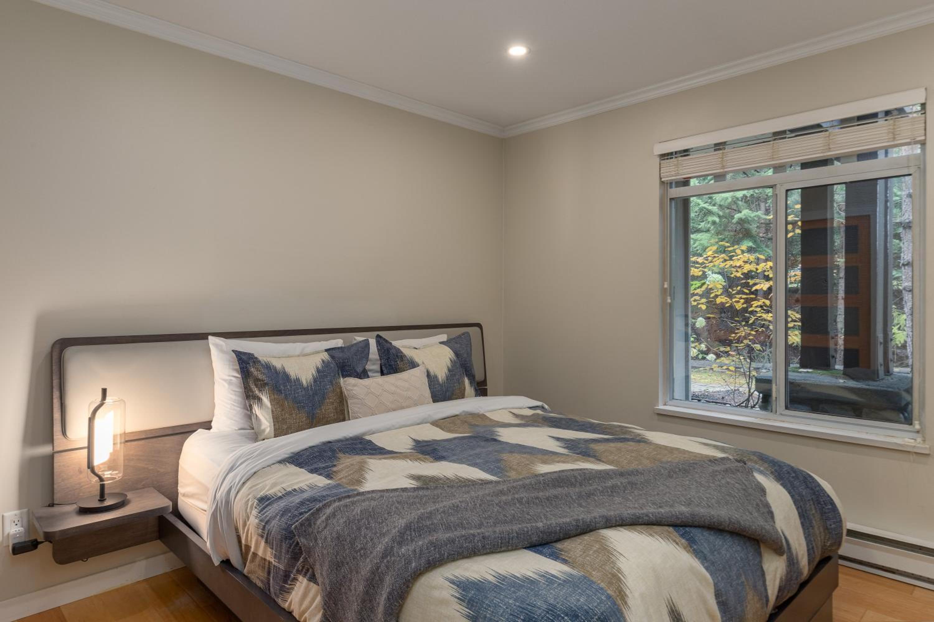 1BR in Sunpath, Epic Village Location, Private Patio, Pool and Hot Tub, Parking