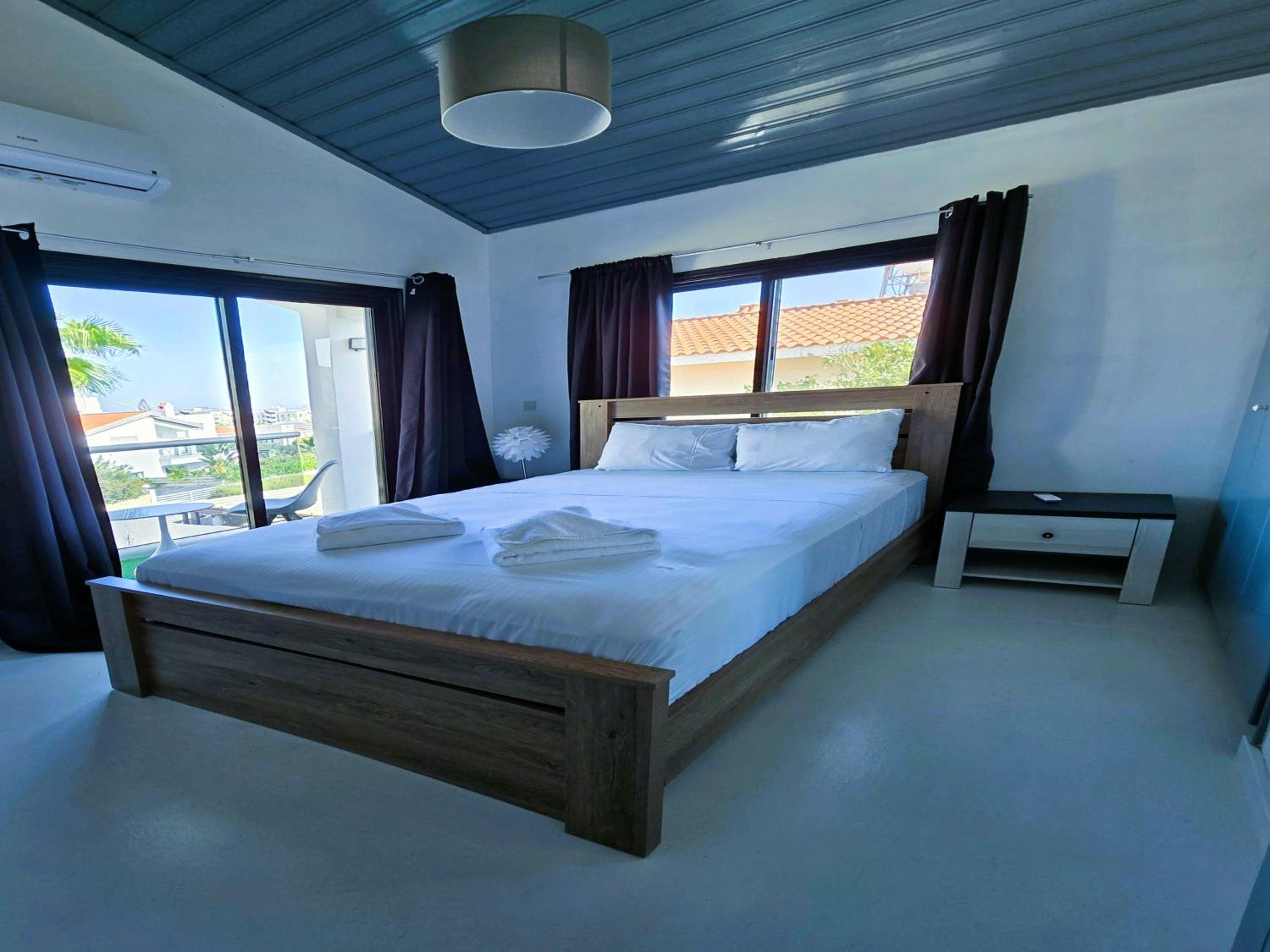 3 Bedroom Villa, private pool, hot tub