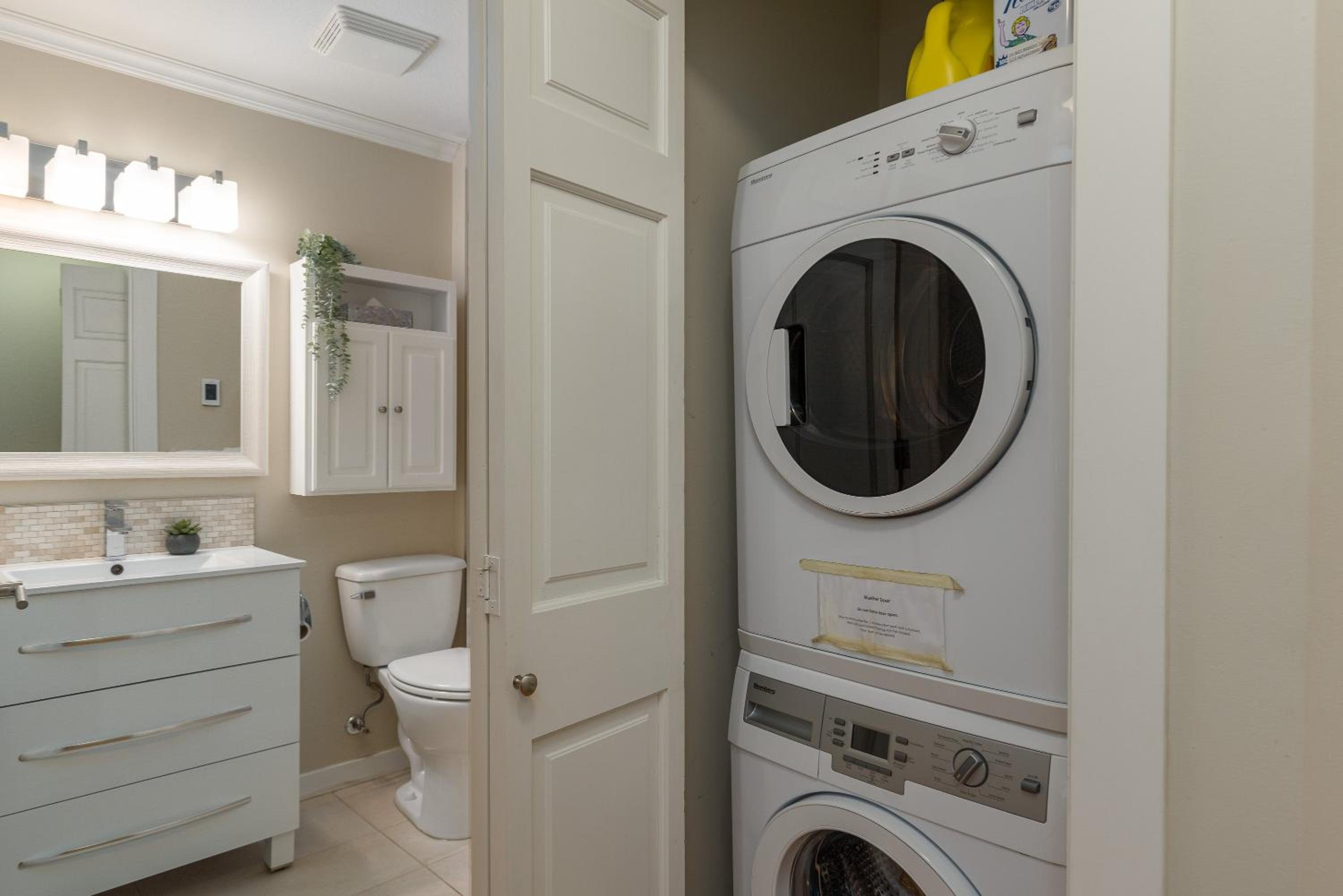 1BR in Sunpath, Epic Village Location, Private Patio, Pool and Hot Tub, Parking