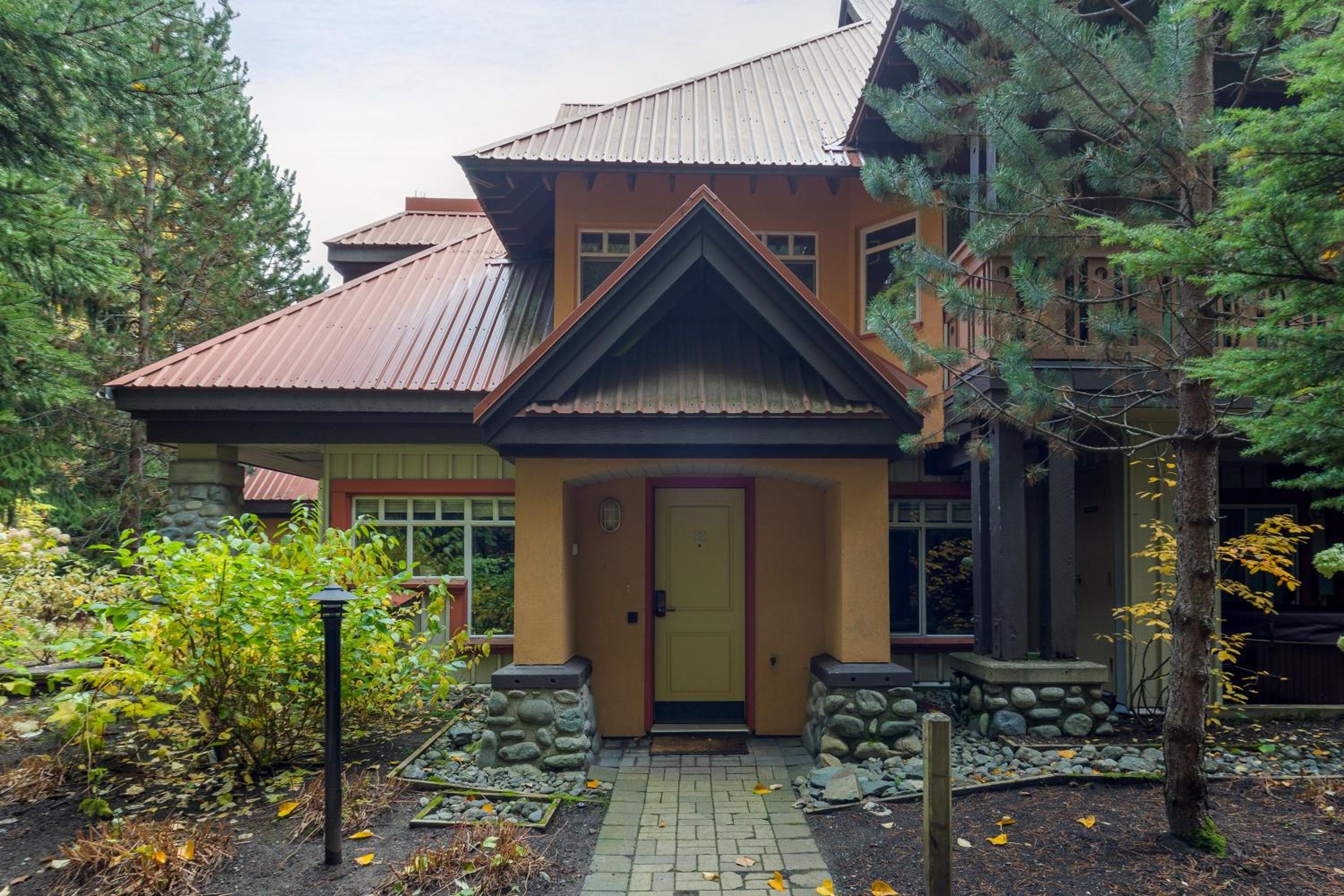 1BR in Sunpath, Epic Village Location, Private Patio, Pool and Hot Tub, Parking