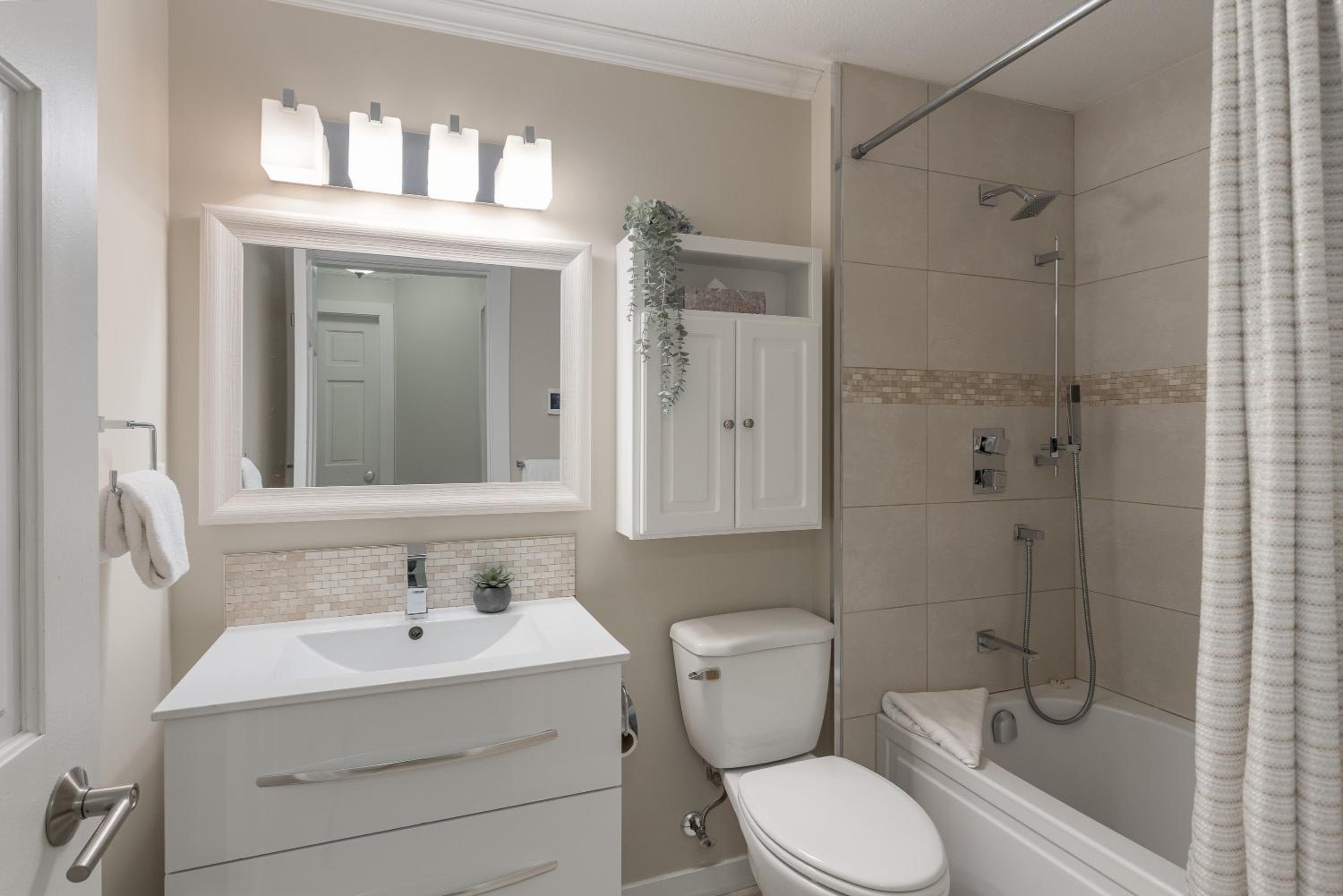 1BR in Sunpath, Epic Village Location, Private Patio, Pool and Hot Tub, Parking