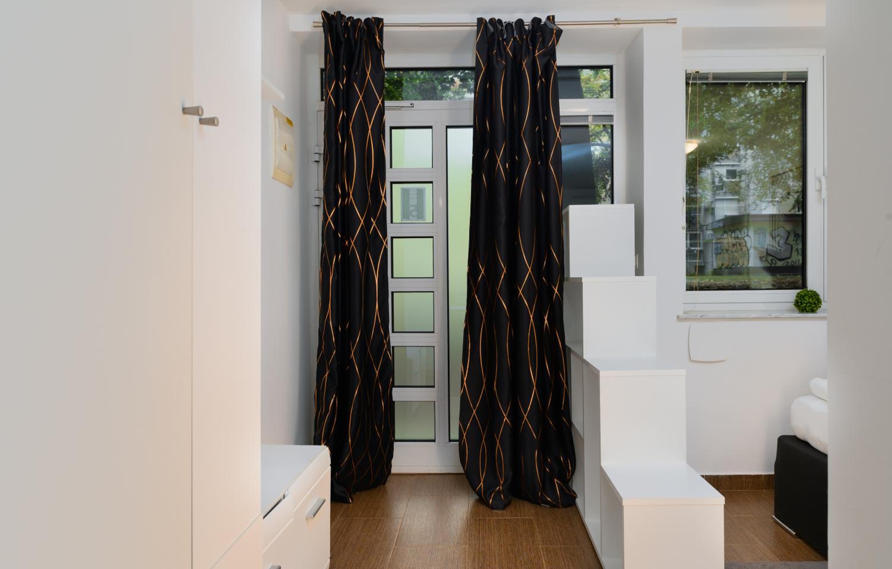Central Castle Apartments view 4