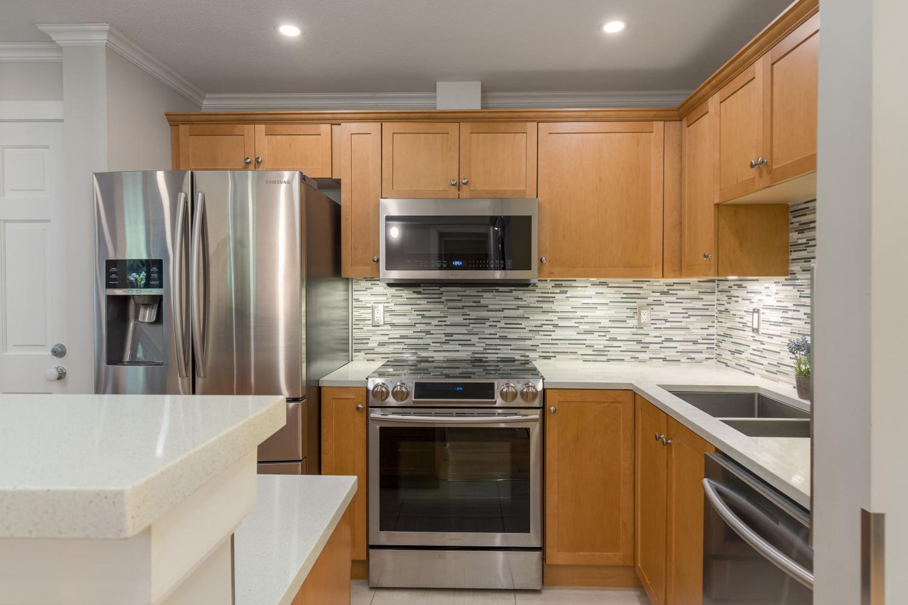 1BR in Sunpath, Epic Village Location, Private Patio, Pool and Hot Tub, Parking