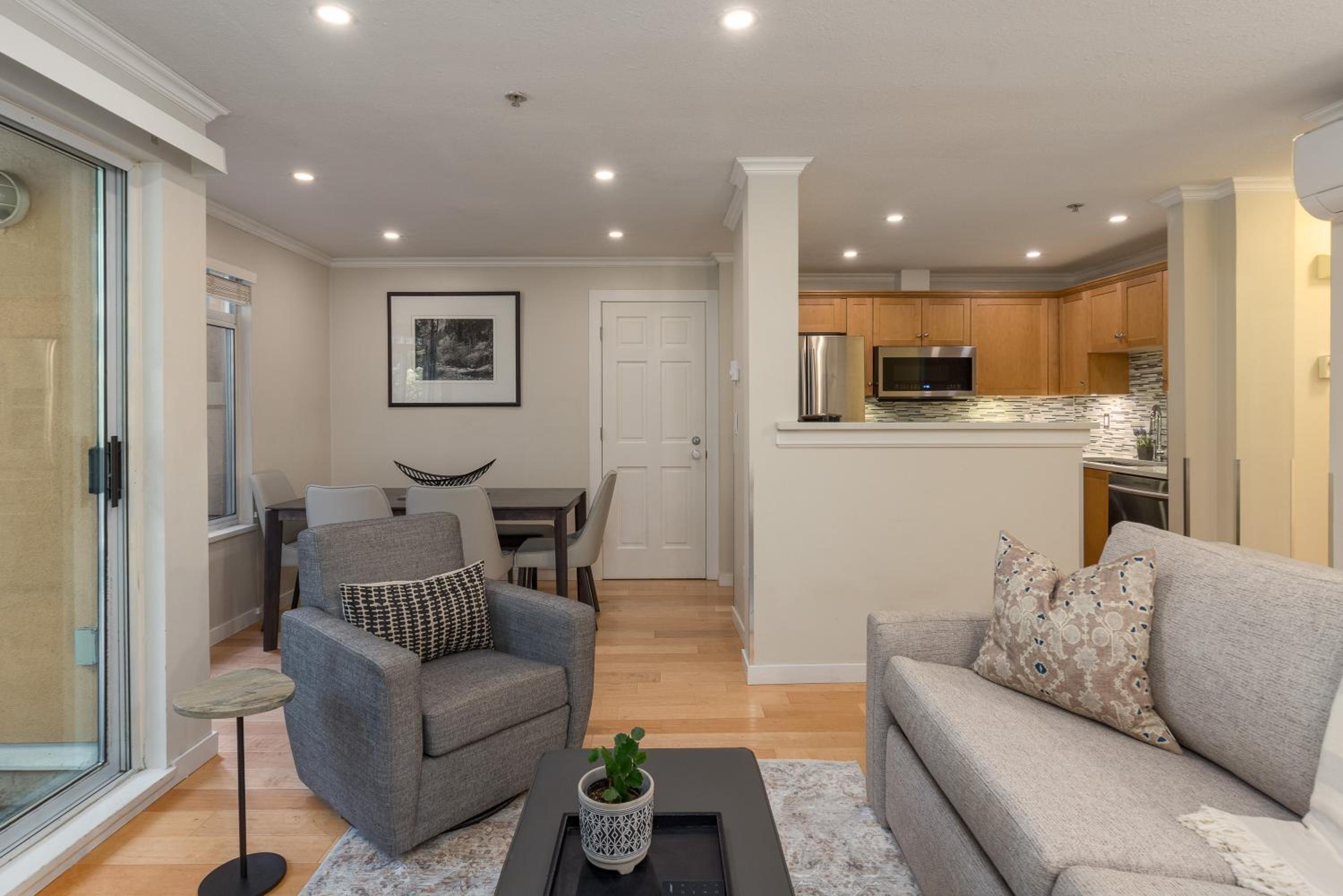 1BR in Sunpath, Epic Village Location, Private Patio, Pool and Hot Tub, Parking