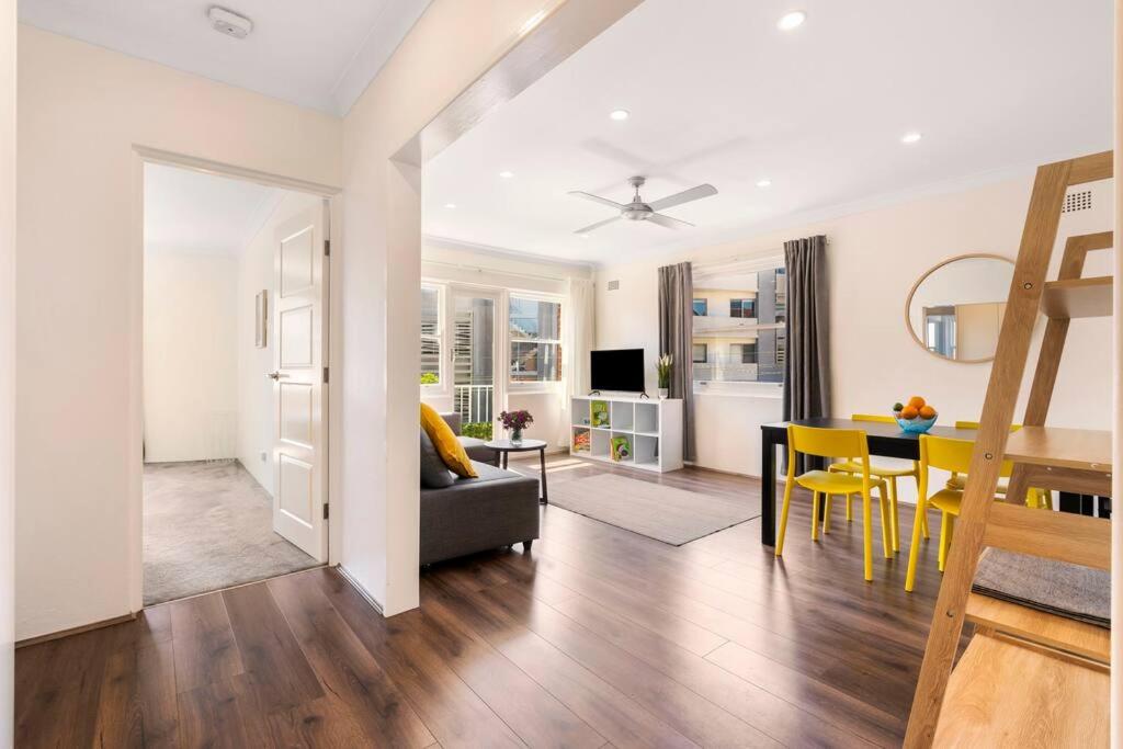 Rose Bay Retreat - light airy balcony AC & views