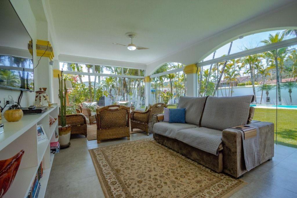 Casa com piscina em Guarujá