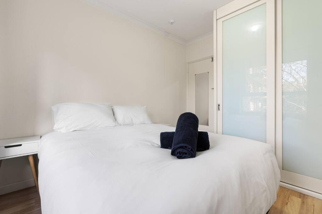 Homely-bright, air con, car spc