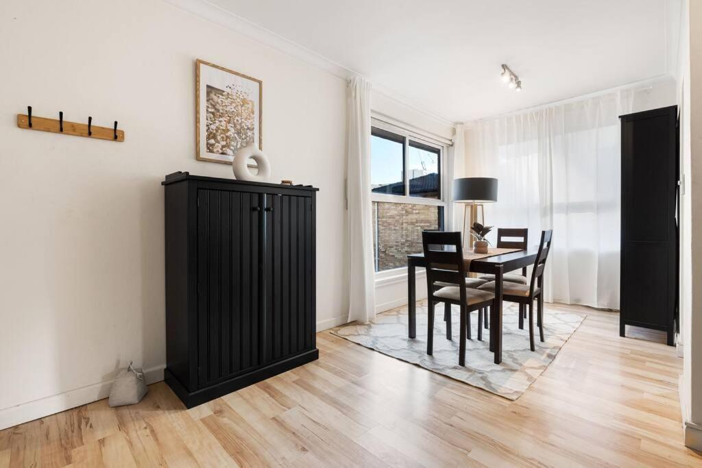 Homely-bright, air con, car spc