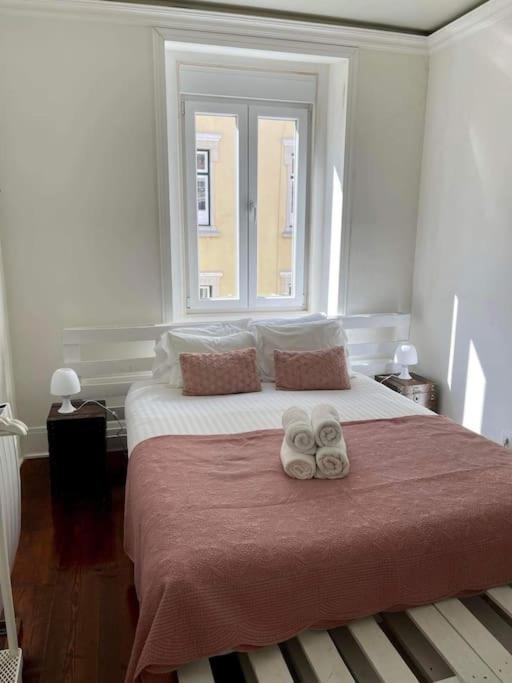 2 bdrms apartment near LX Factory free parking view 3