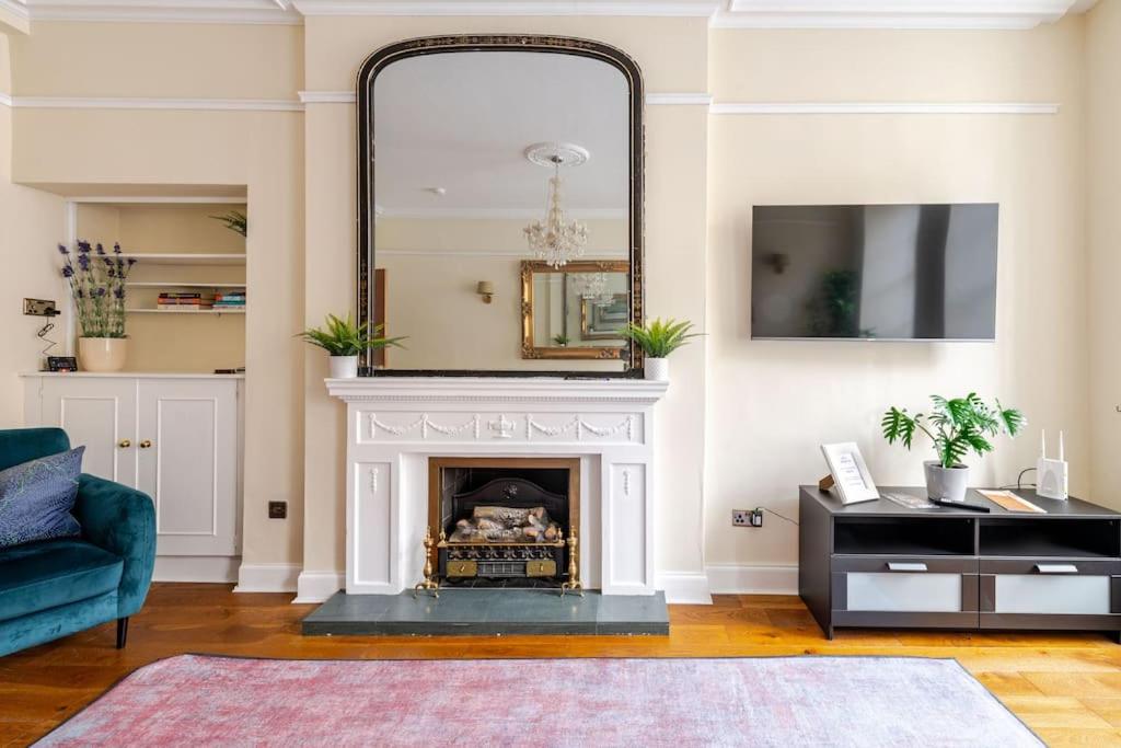 Stunning Royal Mile 2 bedroom apartment view 4
