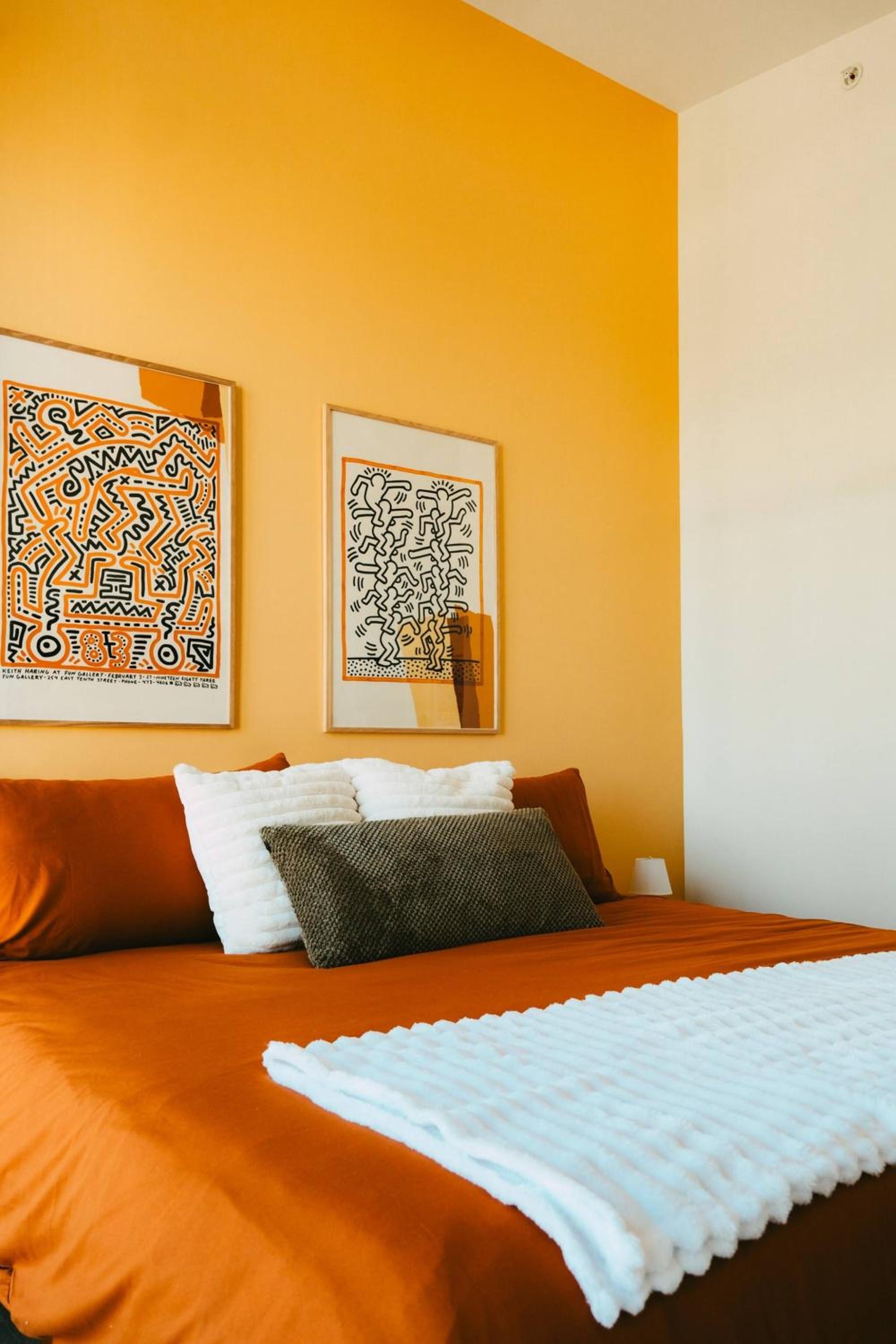 NEW Pause Penthouse Lofts -Downtown- Free Parking