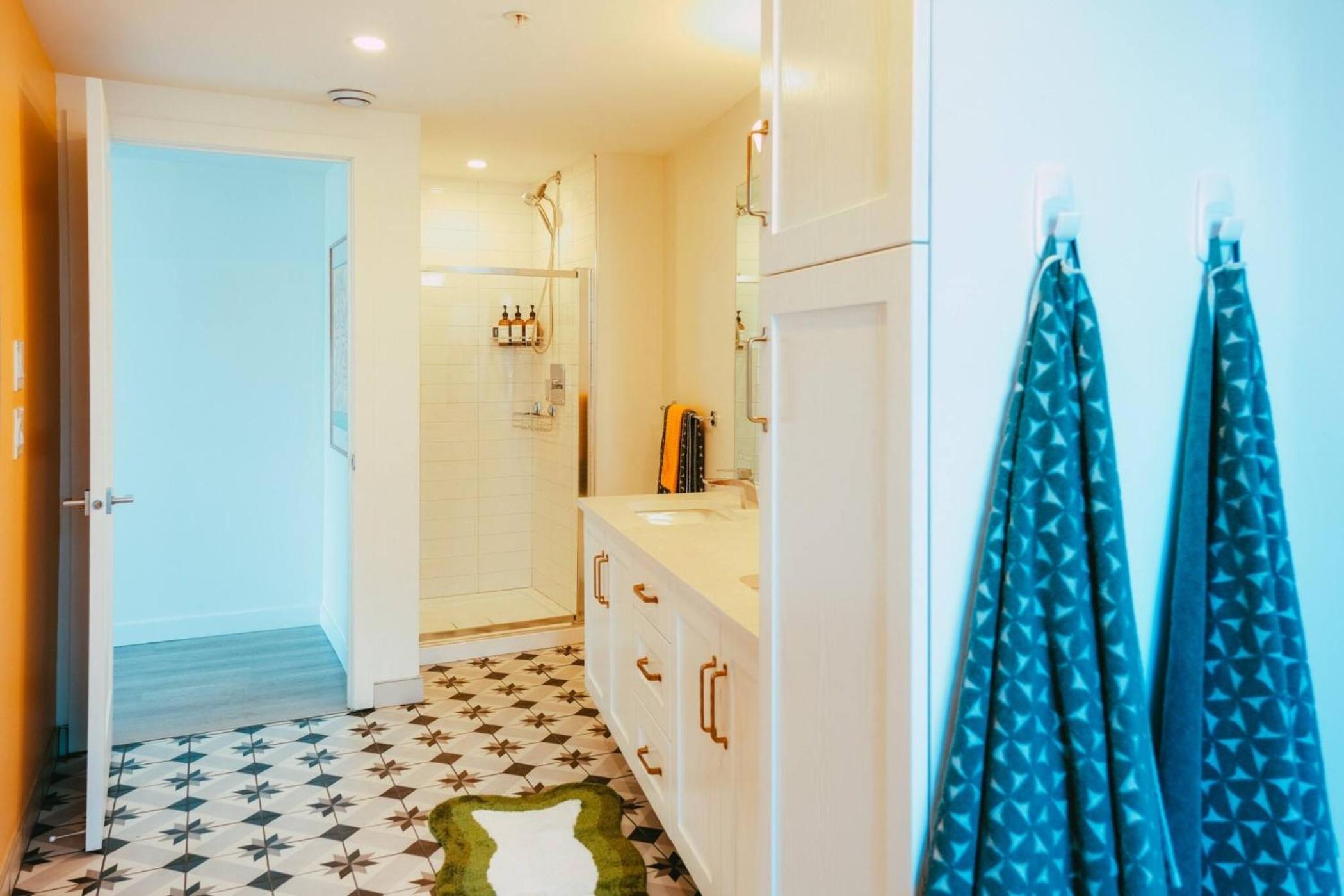 NEW Pause Penthouse Lofts -Downtown- Free Parking