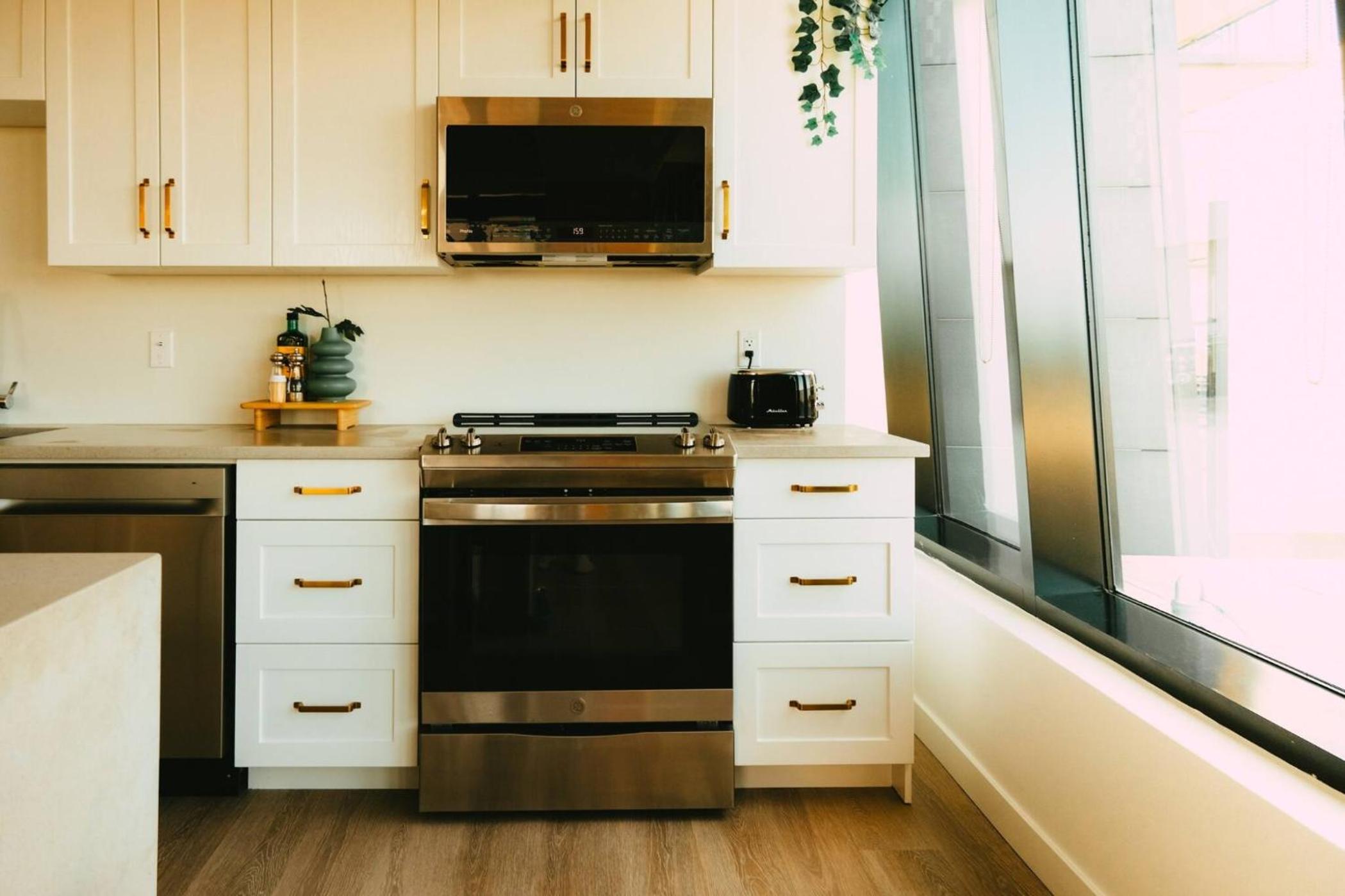 NEW Pause Penthouse Lofts -Downtown- Free Parking