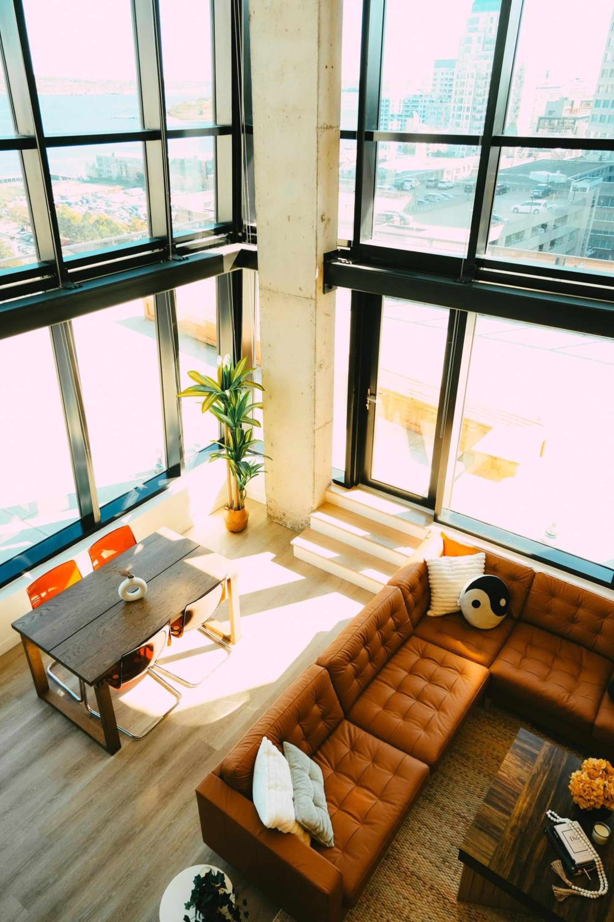 NEW Pause Penthouse Lofts -Downtown- Free Parking