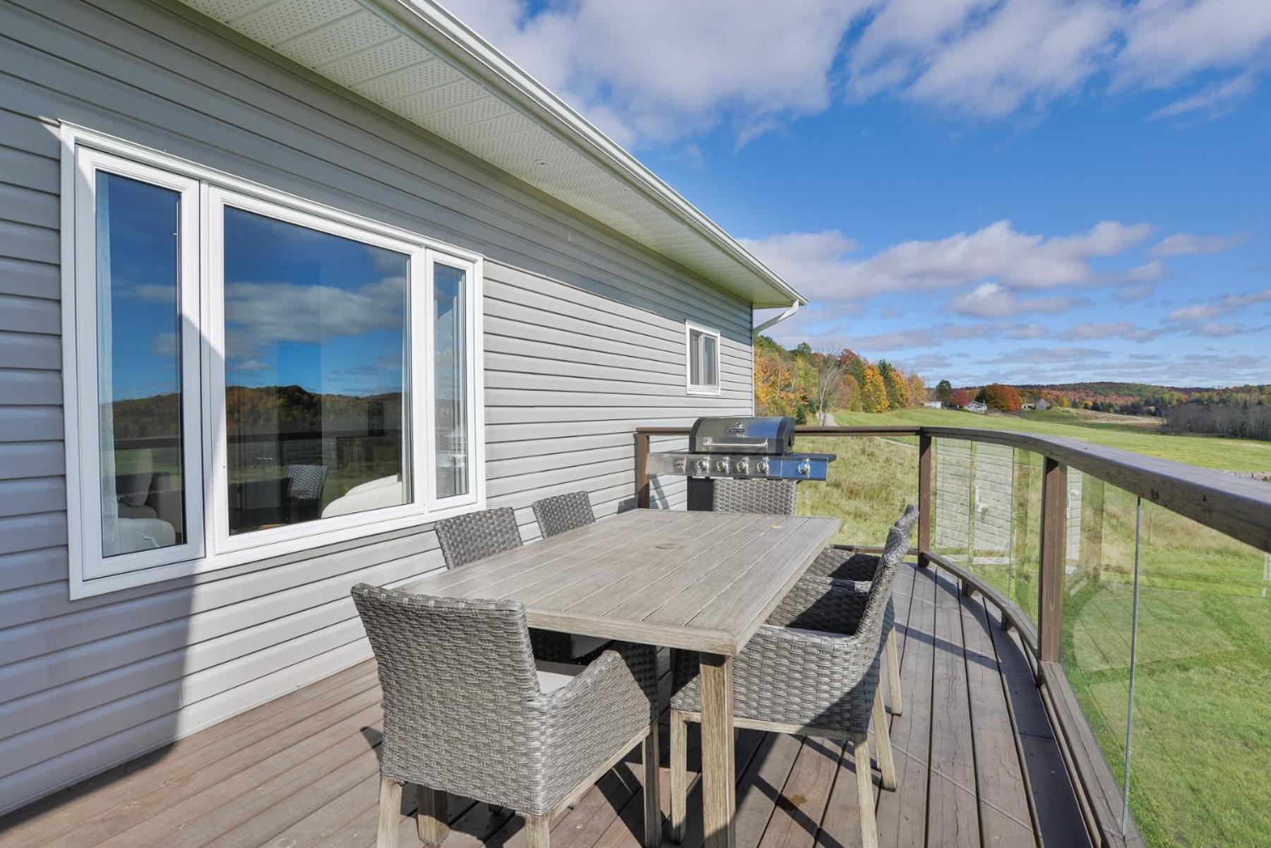 Farmhouse Getaway on 5 Acres Family Friendly
