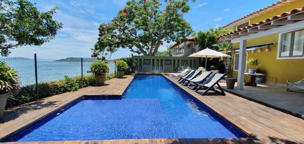 Peace and Tranquility in Manguinhos - BUZ009