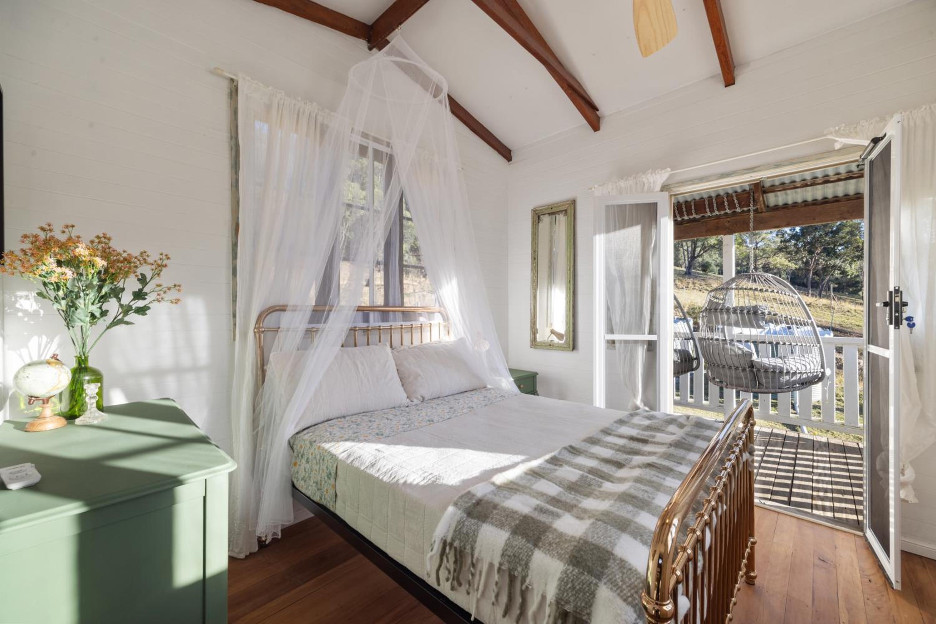 Bellbird Rise Off-Grid Cottage