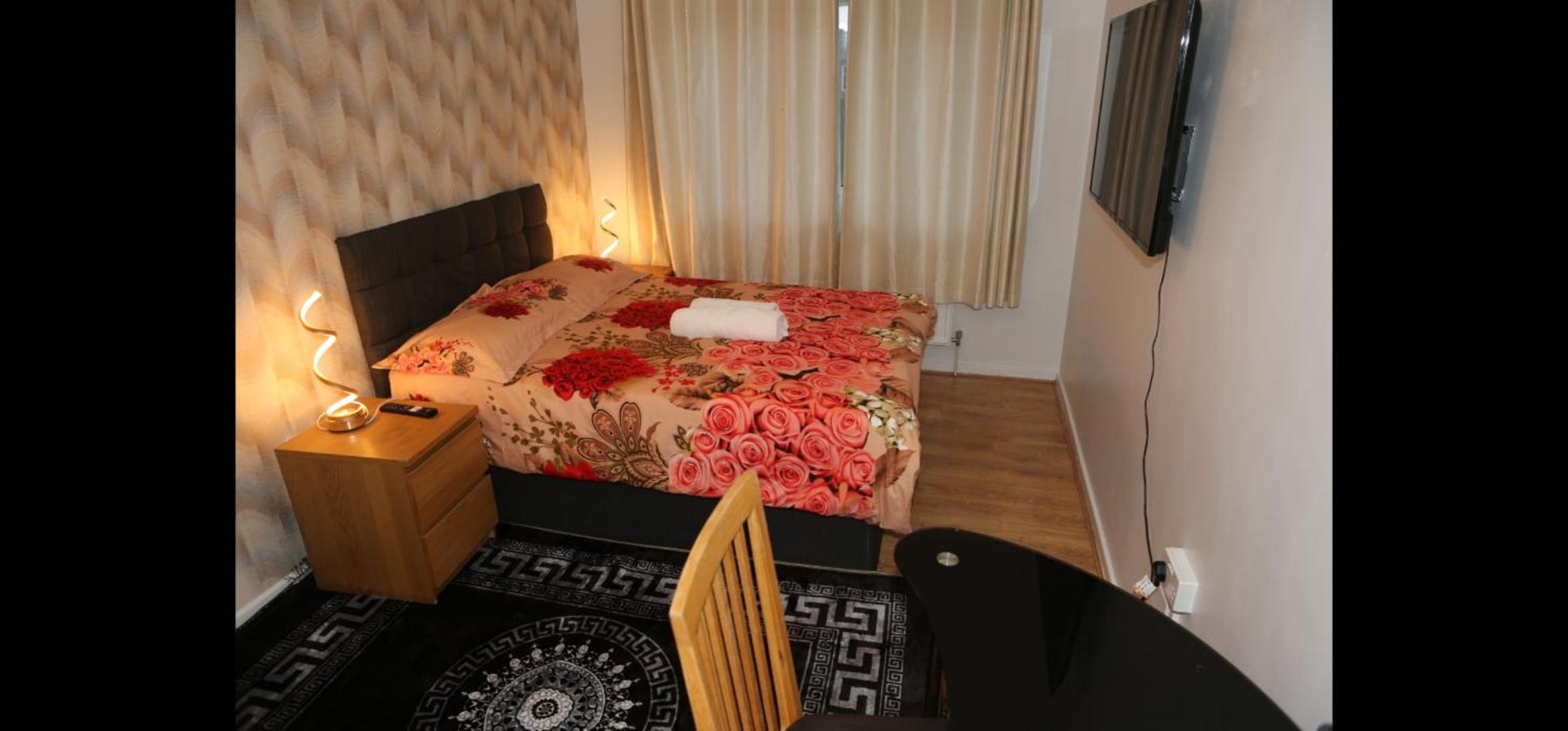 Hotel Spotless-Hygienic affordable stay Near CityCentre - Image 1