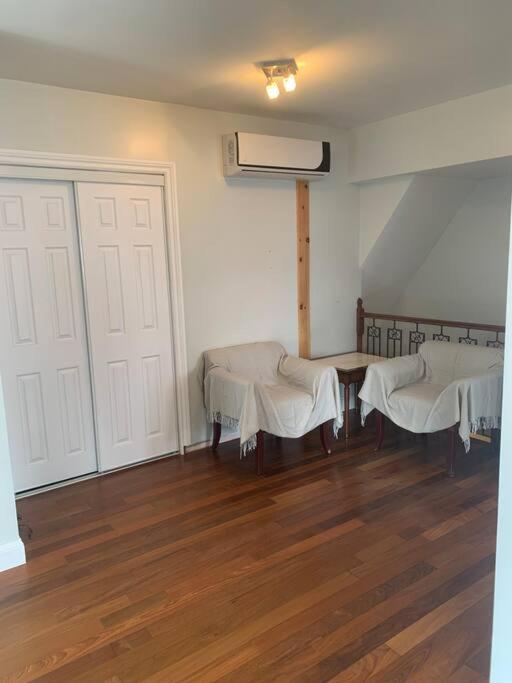 Appartment with Hot Tub and Backyard and Free Parking