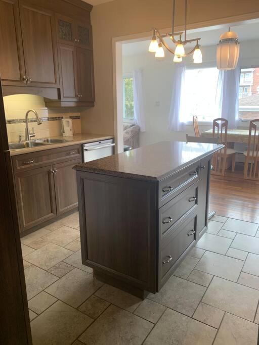 Appartment with Hot Tub and Backyard and Free Parking