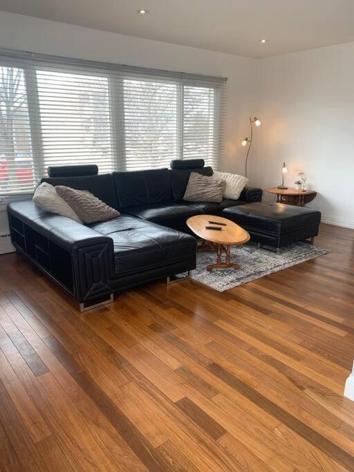 Appartment with Hot Tub and Backyard and Free Parking