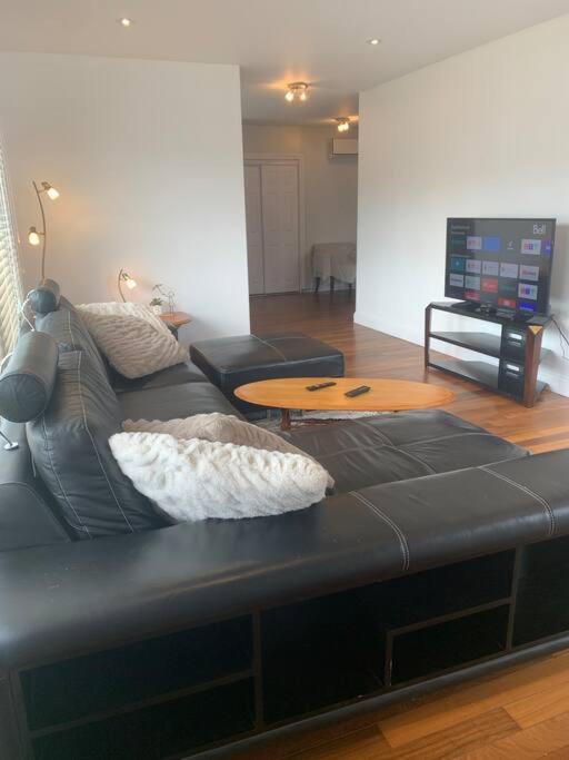 Appartment with Hot Tub and Backyard and Free Parking