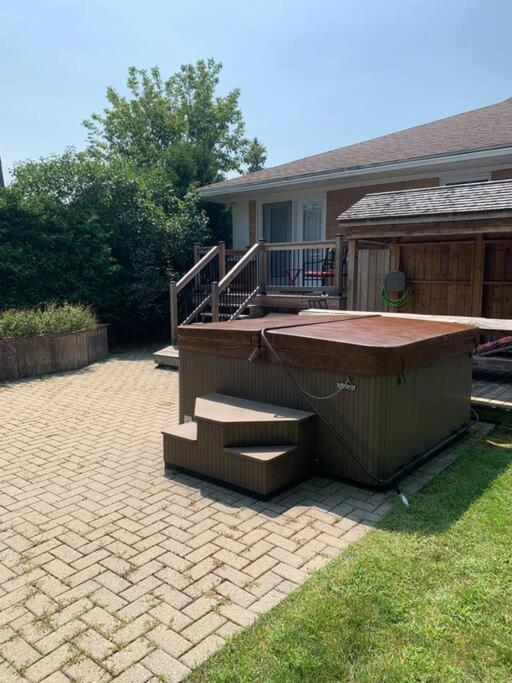 Appartment with Hot Tub and Backyard and Free Parking