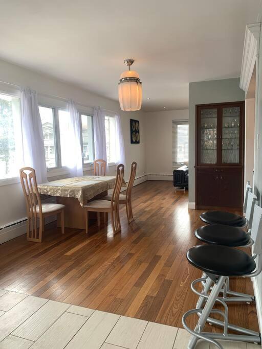 Appartment with Hot Tub and Backyard and Free Parking