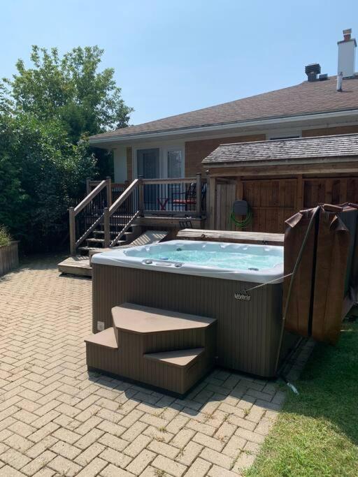 Appartment with Hot Tub and Backyard and Free Parking
