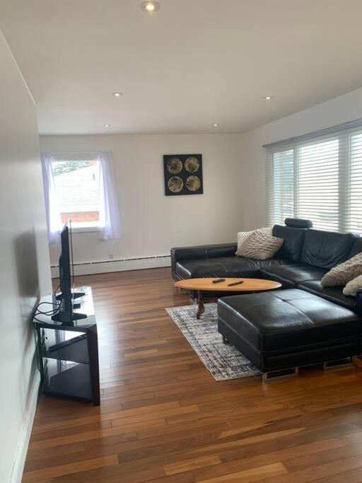 Appartment with Hot Tub and Backyard and Free Parking