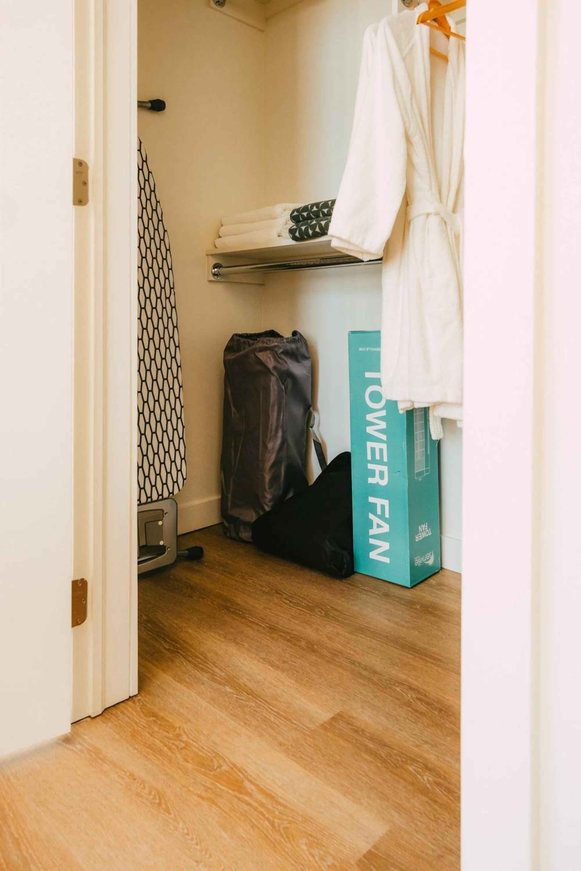 NEW Pause Penthouse Lofts -Downtown- Free Parking