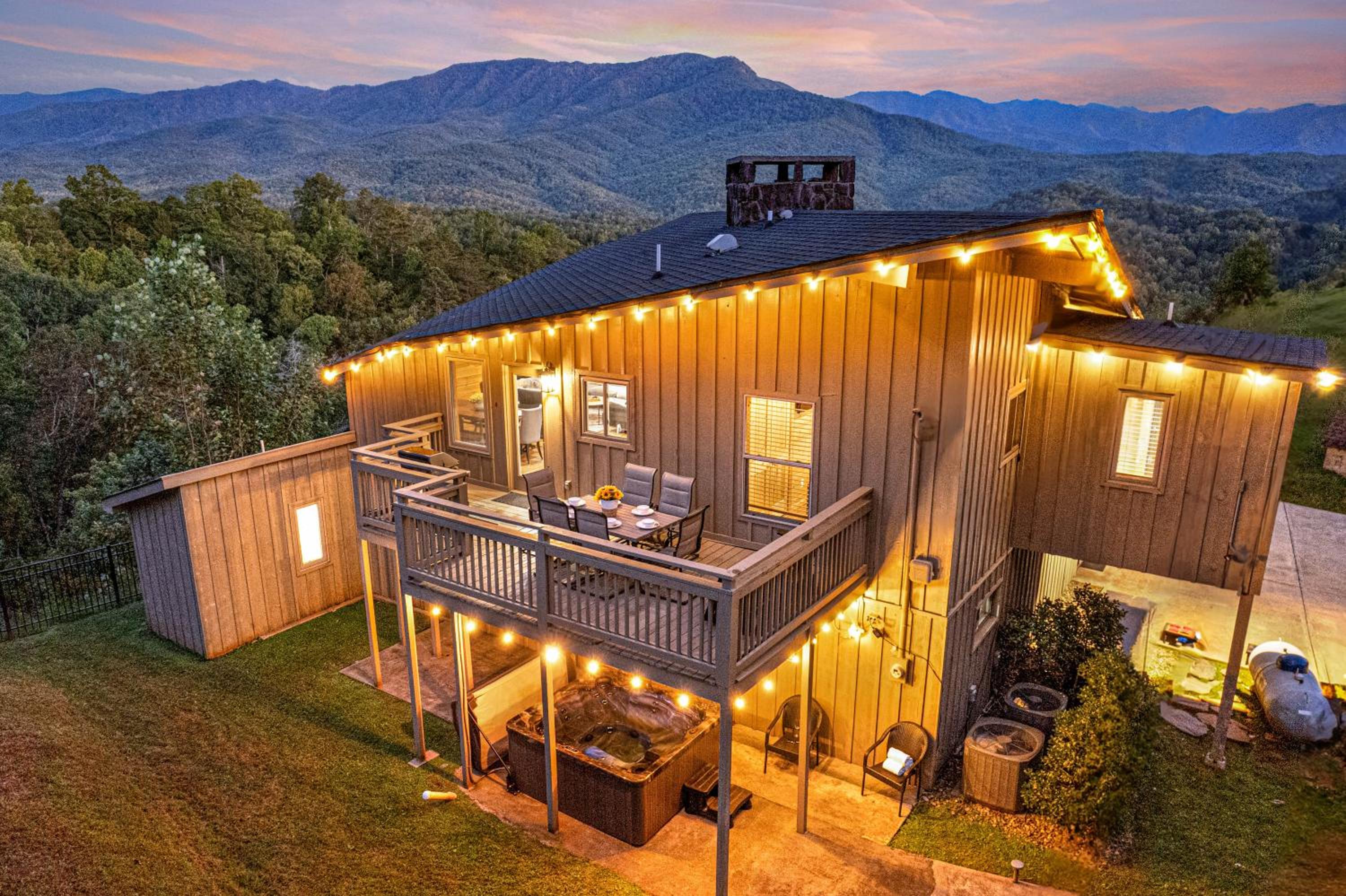 Panoramic Views-Fire Pit-Hot Tub-Arcade