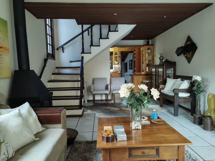 Aconchego na Serra - Sua Casa em Localização Privilegiada