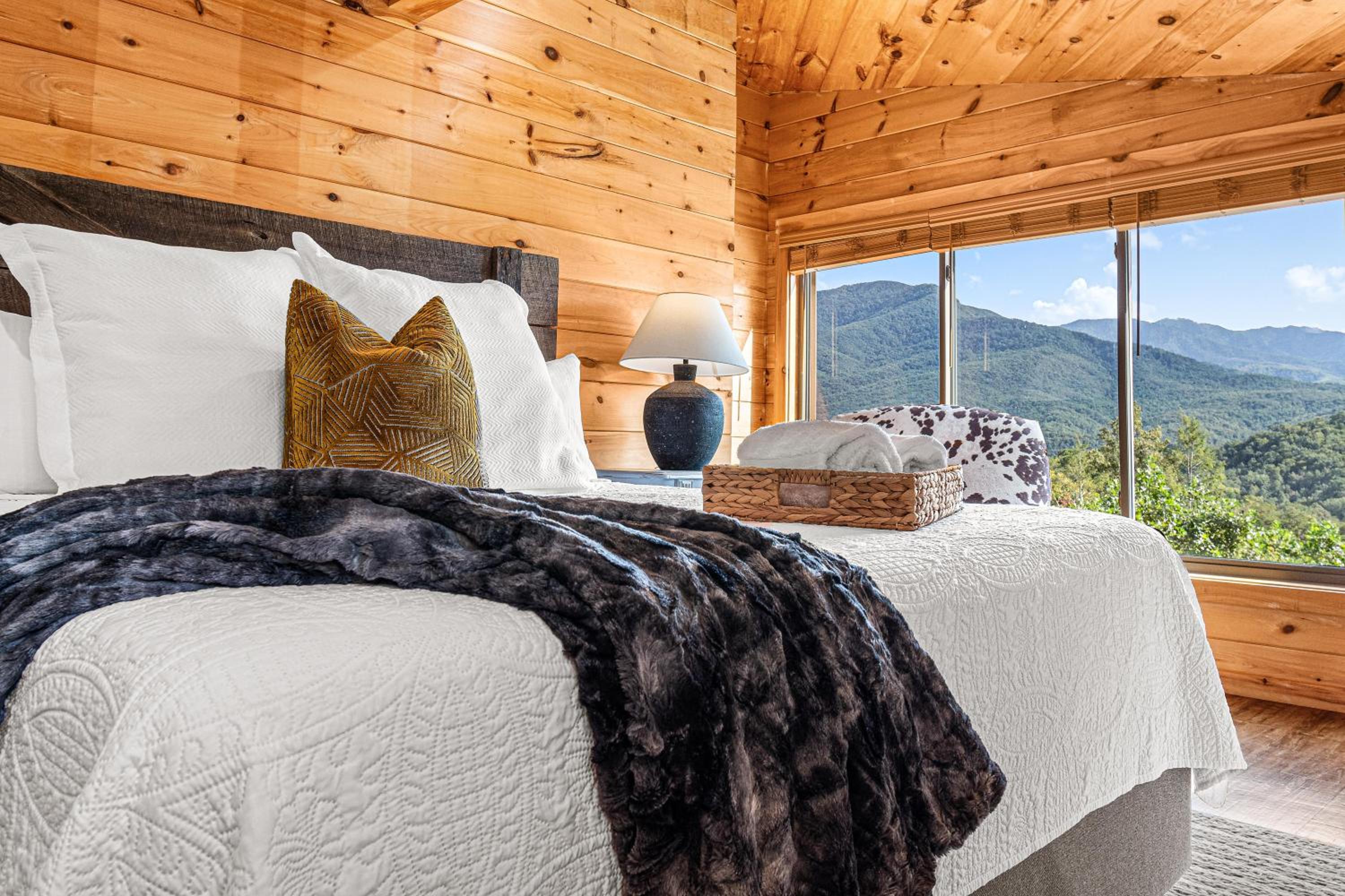 Panoramic Views-Fire Pit-Hot Tub-Arcade
