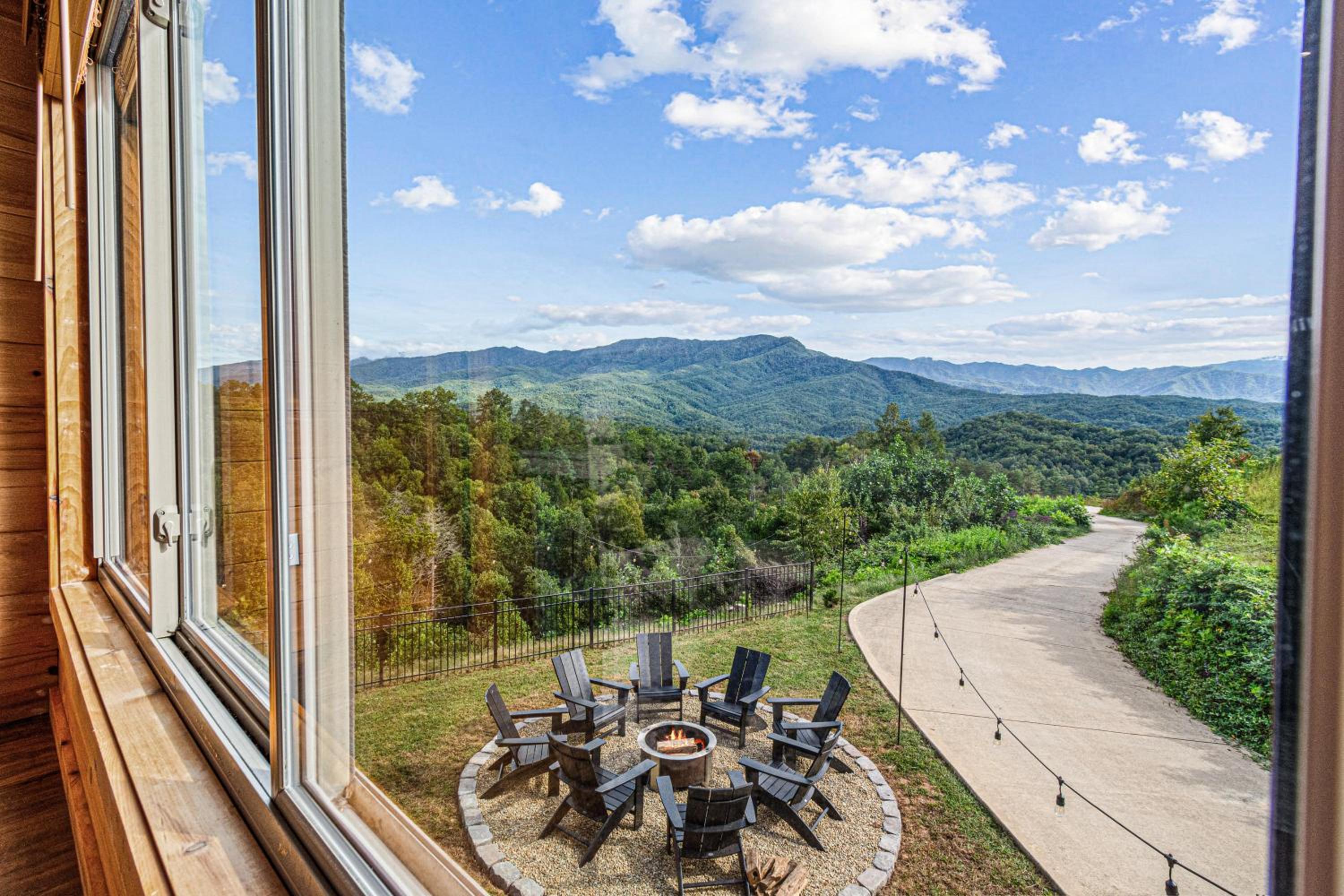 Panoramic Views-Fire Pit-Hot Tub-Arcade