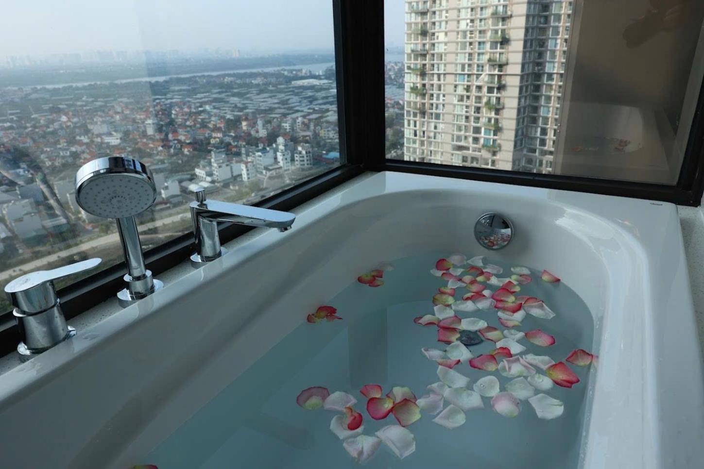 Haven Park Ecopark Homestay 2 phòng ngủ tầng cao view sông, có bồn tắm