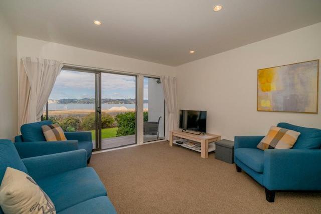 Hosts on the Coast Happy Days - Aqua Soleil view 3