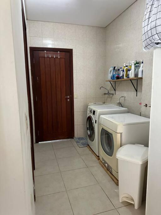 Casa Ampla a poucos metros da Praia