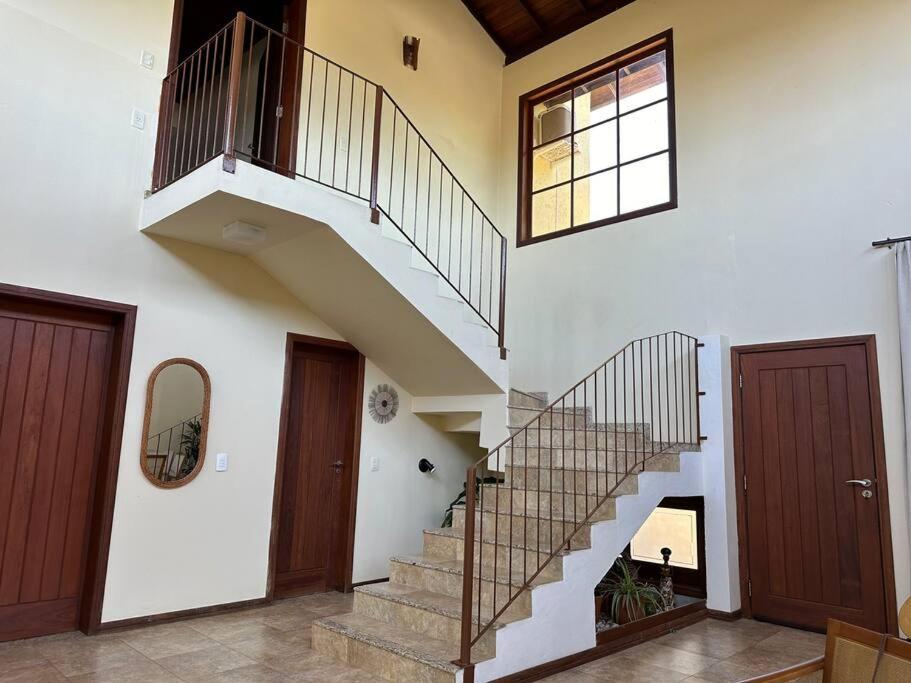 Casa Ampla a poucos metros da Praia