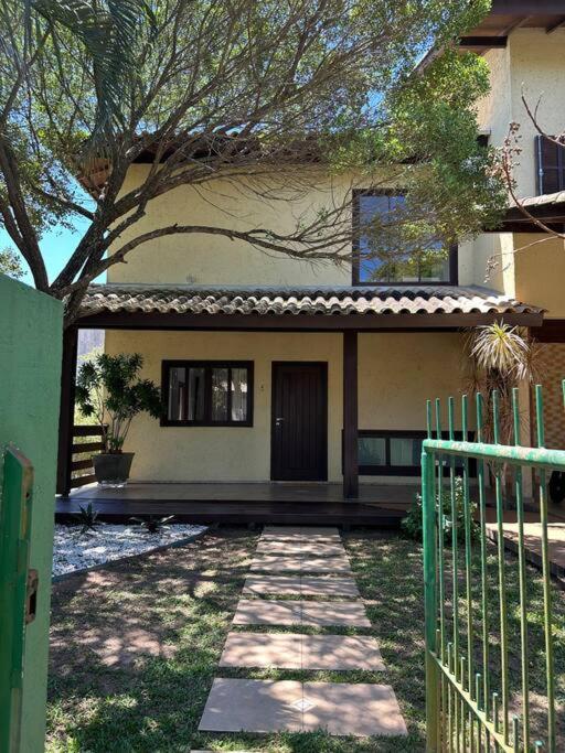 Casa Ampla a poucos metros da Praia