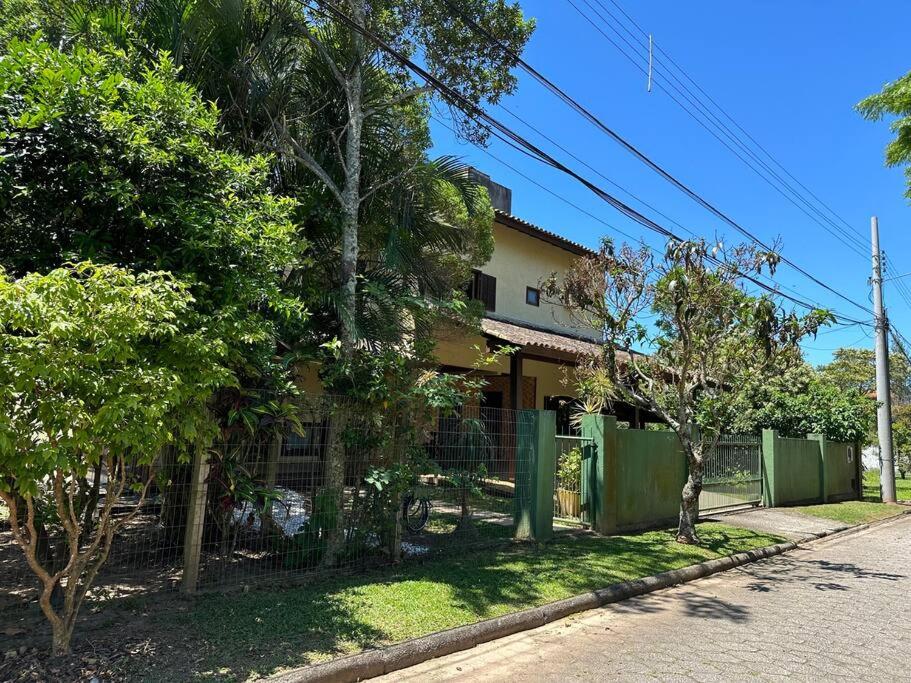 Casa Ampla a poucos metros da Praia