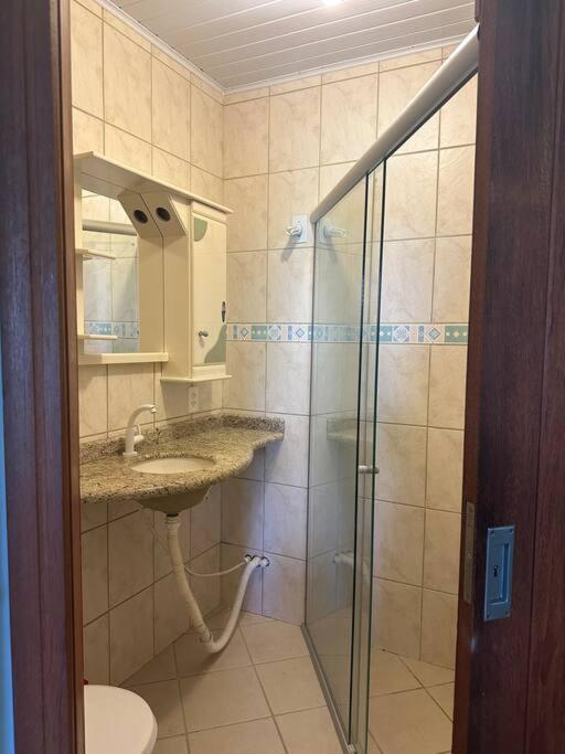 Casa Ampla a poucos metros da Praia