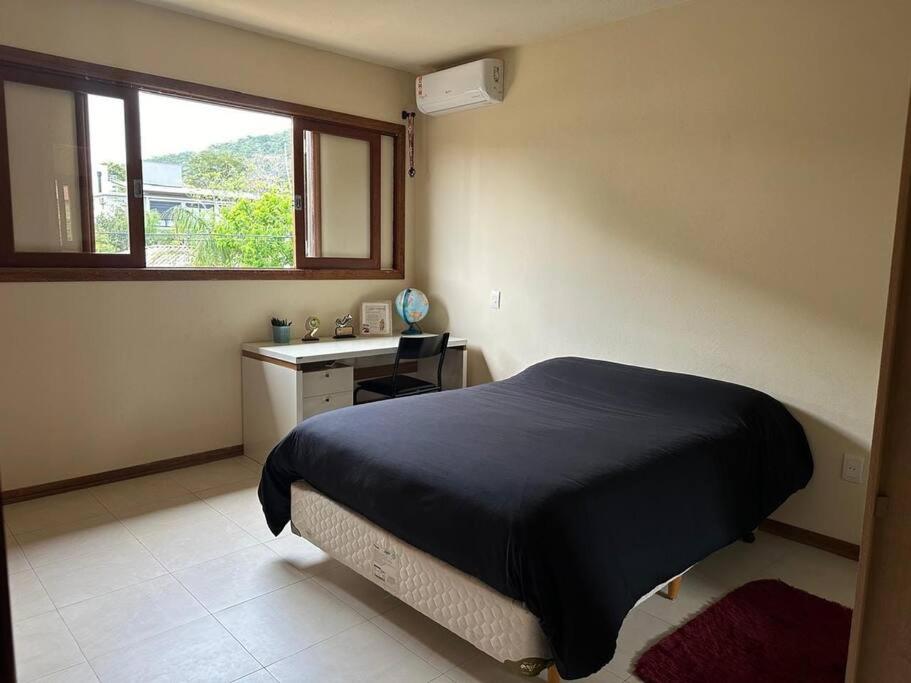 Casa Ampla a poucos metros da Praia