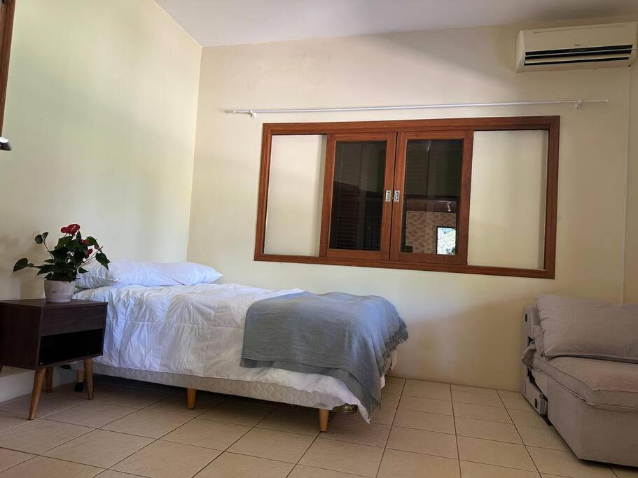 Casa Ampla a poucos metros da Praia