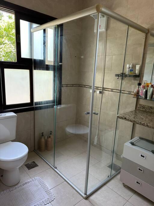 Casa Ampla a poucos metros da Praia
