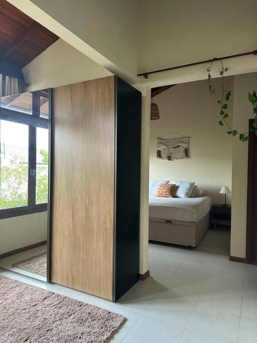Casa Ampla a poucos metros da Praia