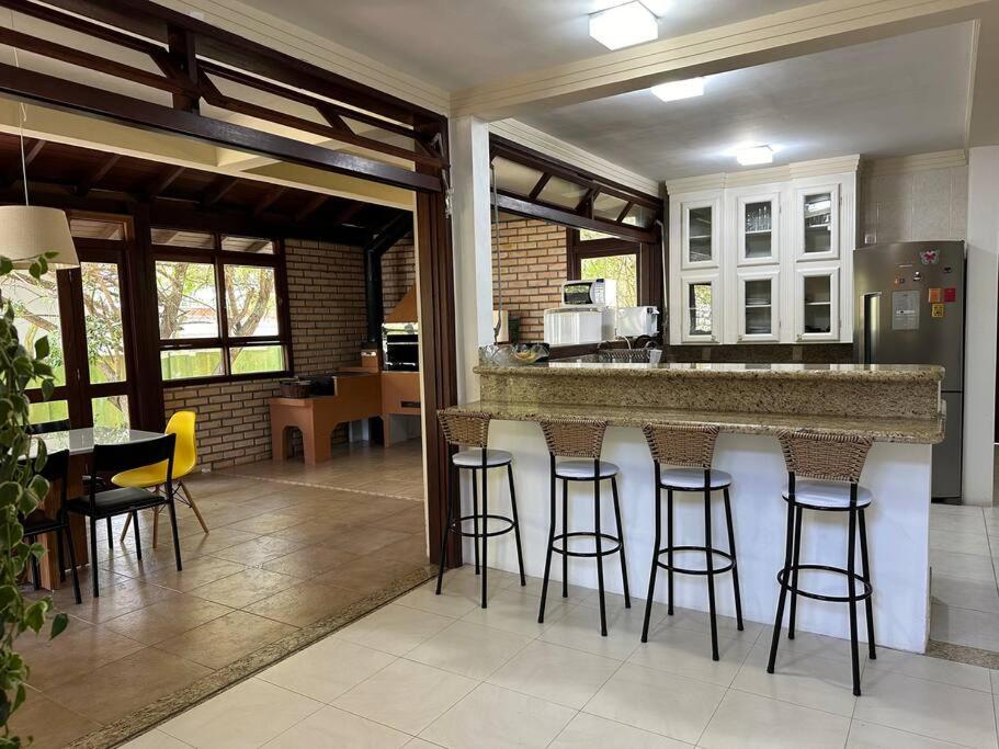 Casa Ampla a poucos metros da Praia